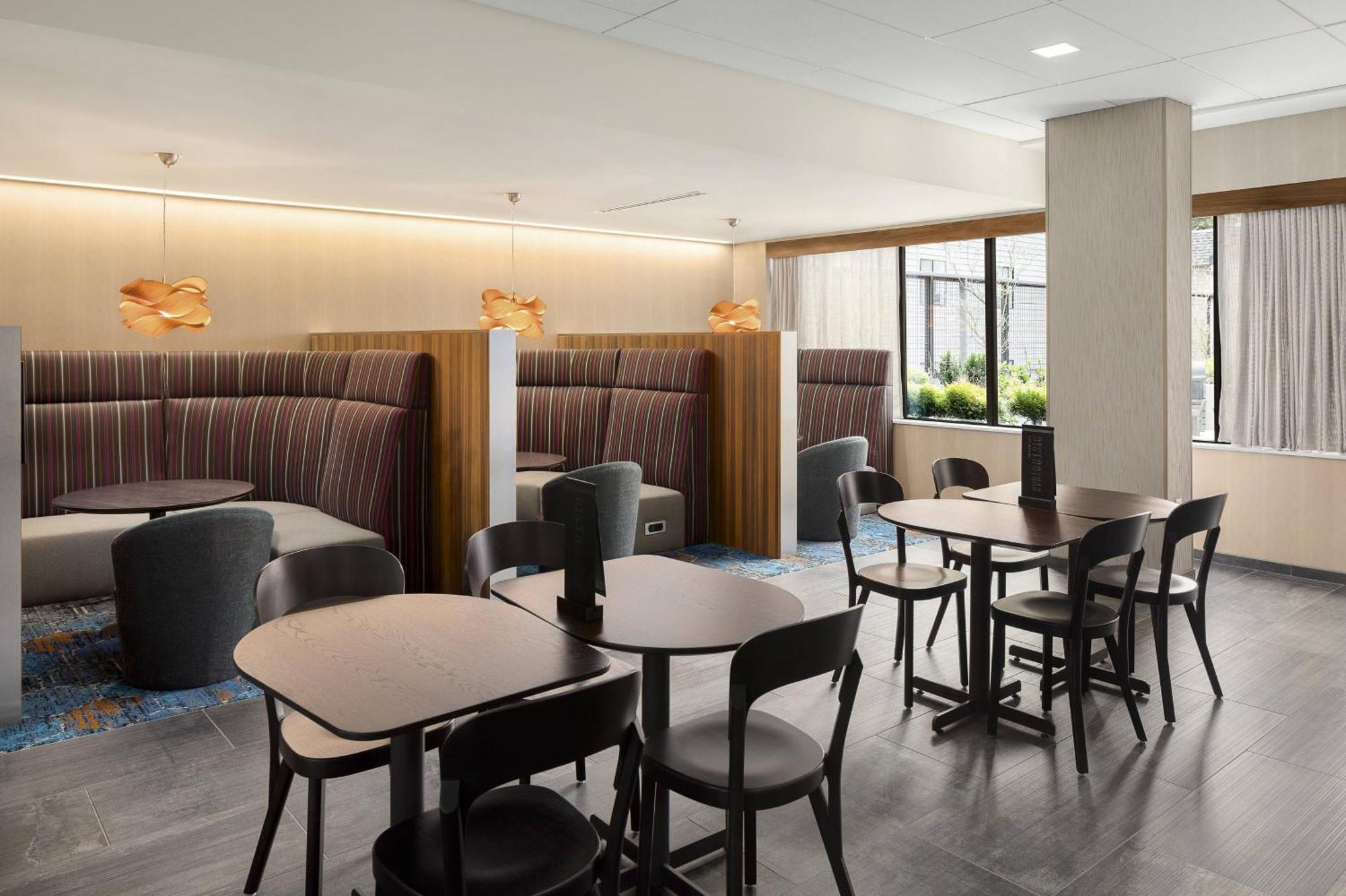 Courtyard By Marriott Seattle Northgate Hotel Exterior foto